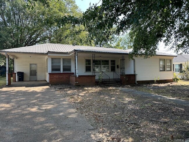 Photo - 104 N Olive St House