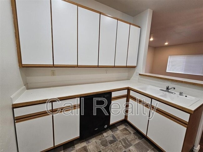 Photo - 2523 E Desmet Ave