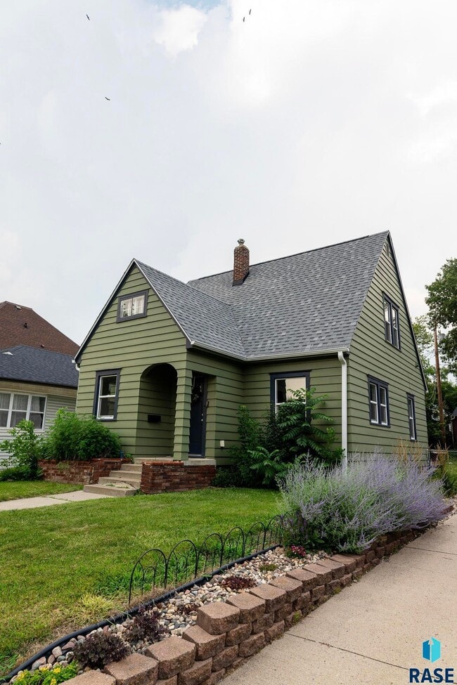 Building Photo - 1104 S Main Ave