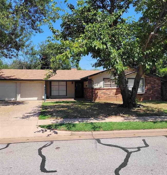 Building Photo - 4633 Summit Dr Rental