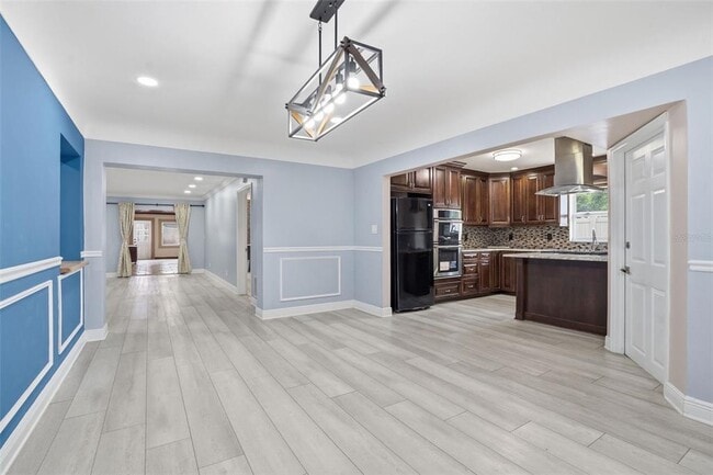 Photo - 2121 Park St N