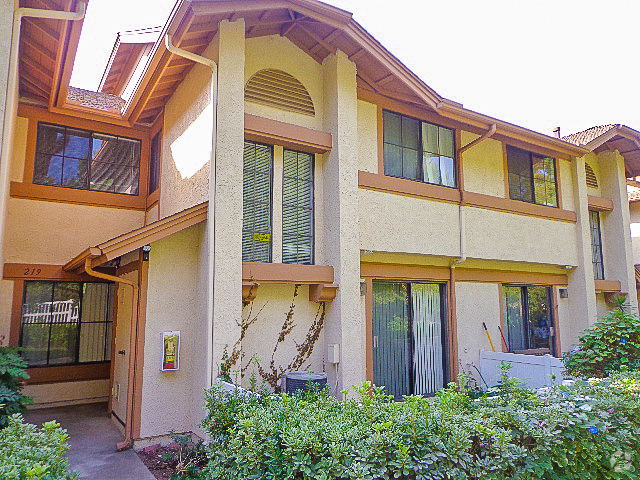 Building Photo - Beautiful 2 Bed / 2.5 Bath Condo in Fullerton