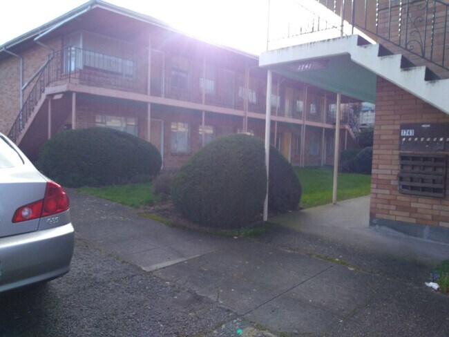 Photo - 1747 S Hanford St