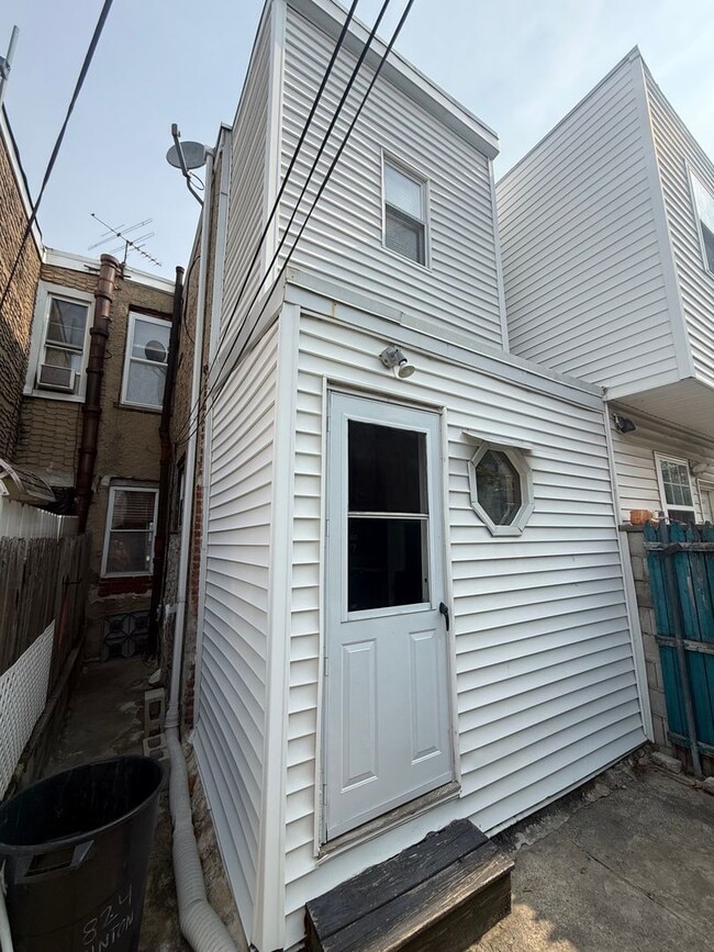 Photo - 824 Winton St