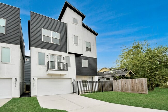 Photo - 2920 Nance St