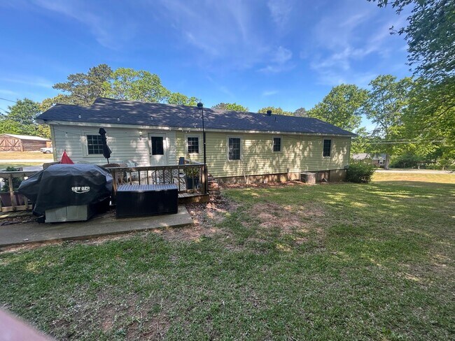 Photo - 110 Martin St