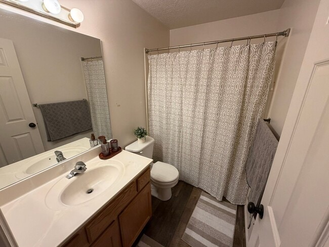 Photo - 5572 4075 W St