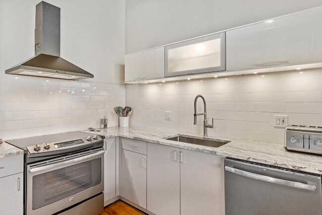 1410 Gratiot Ave Unit #302