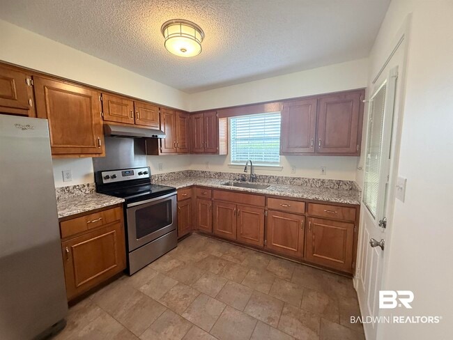 Photo - 105 Northgate Dr W