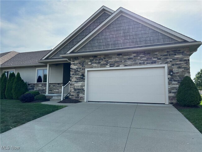 Photo - 1179 Pine Bluff Dr NE