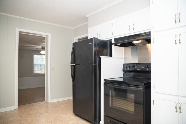 Photo - 3 bedroom/ 2 bathroom rental in Cullman City limits
