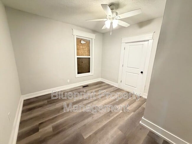 Photo - 1701 Ave I