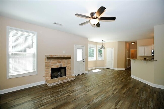 Photo - 1005 Landover Crossing