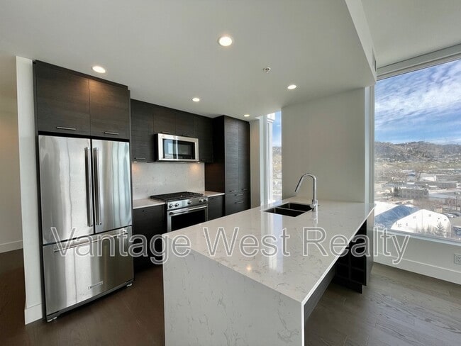 Building Photo - 1191-1191 Sunset Dr