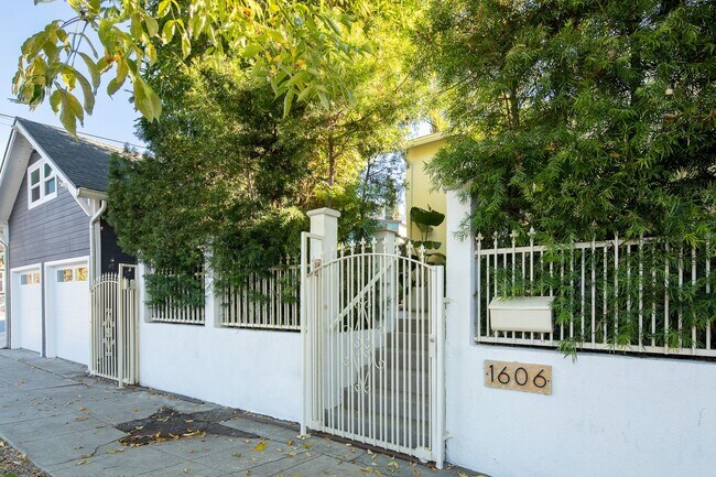 1606 Myra Ave
