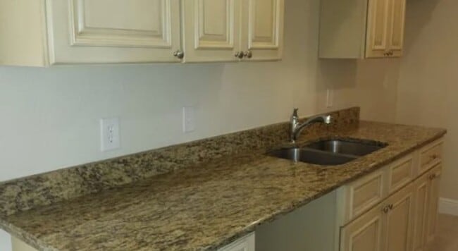 Photo - 4 bedroom 2.5 bath for rent