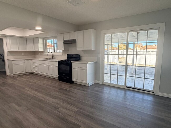 Photo - READY NOW! 3+2