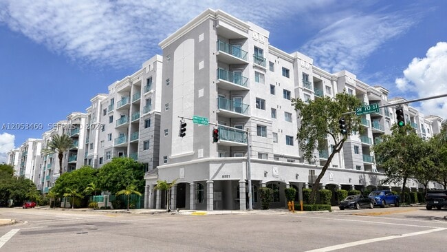 Building Photo - 6001 SW 70th St Unit 608