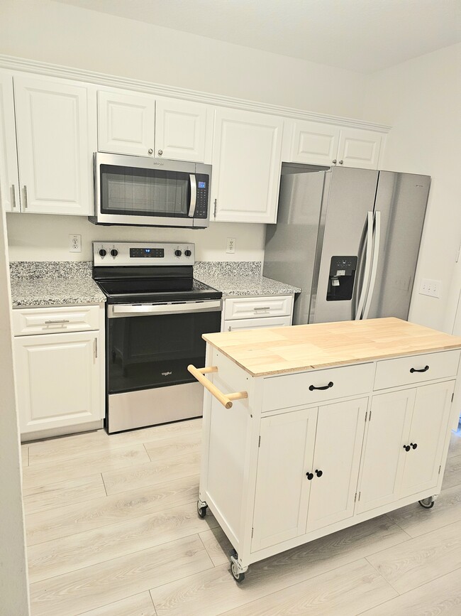 Hola - 1204 Kennewick Ct