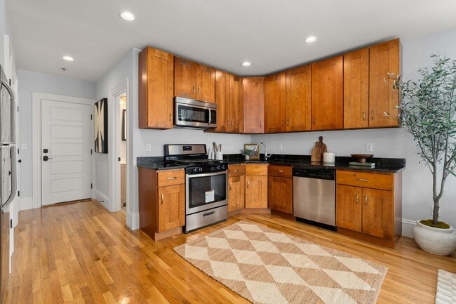 70 Linden St