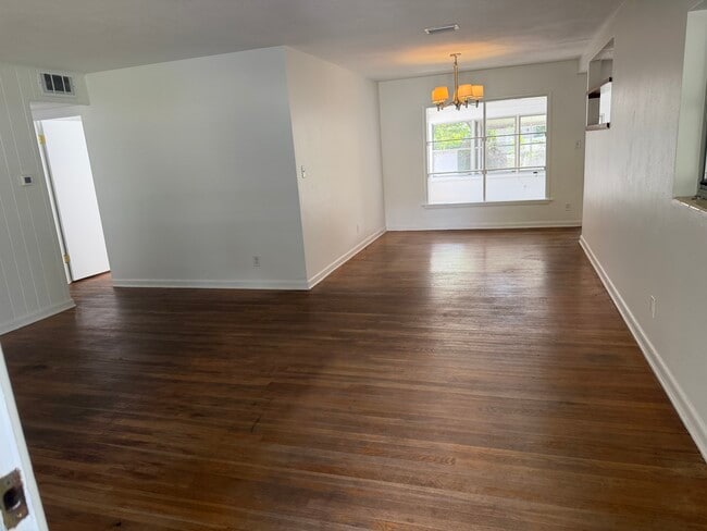 Photo - 530 Byron Rd