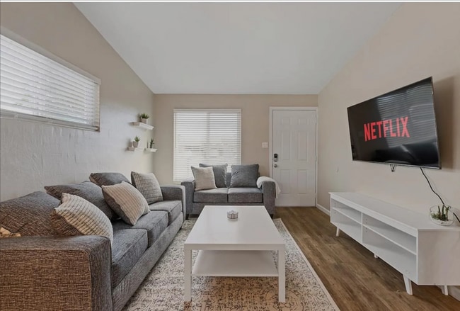 Photo - 2012 E Howe Ave