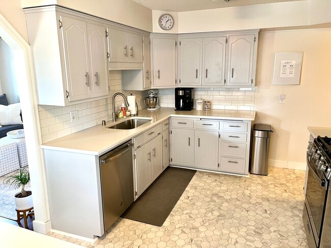 Photo - 1821 Johnson St NE