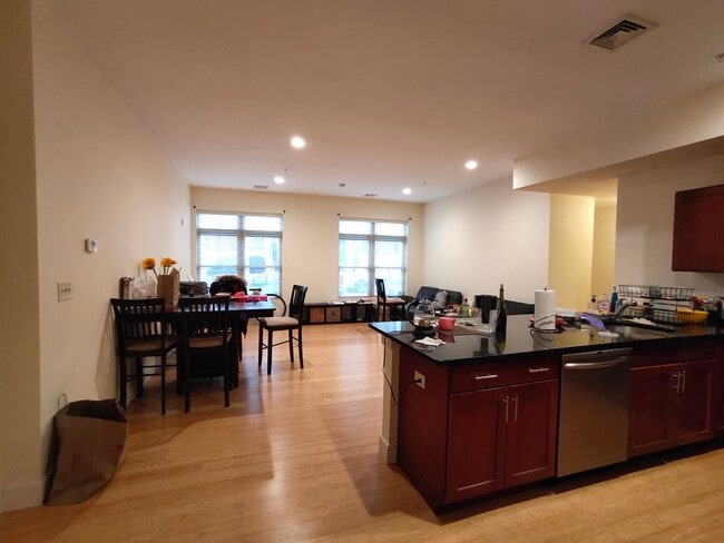 Building Photo - 9 Gardner St Unit 3 Rental