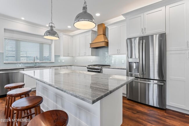 Photo - 95-99 Bay Ave