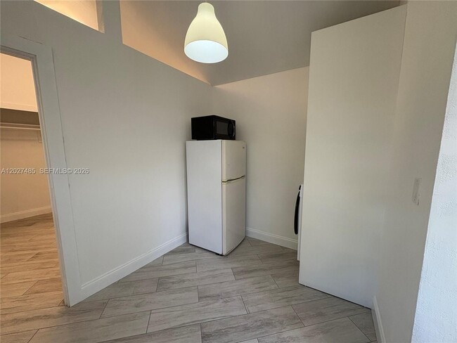 Photo - 6753 SW 39th Terrace Unidad Rear