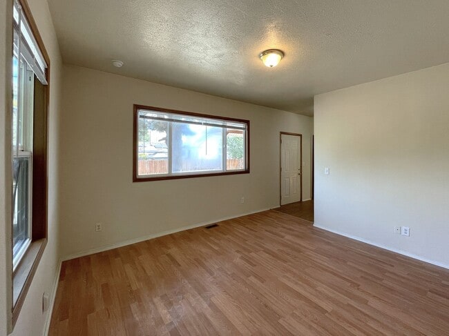 Photo - 4713 N Commercial Ave