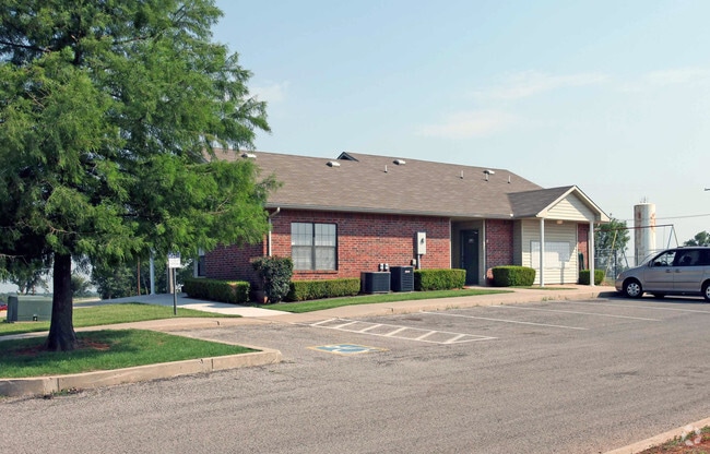 Stonewall Apartments