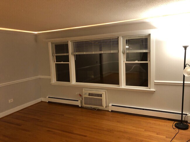 4936 N Leonard Dr Unit 4936 N Leonard, 2nd Floor