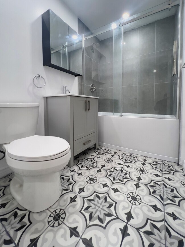 Photo - 3455 Stanley