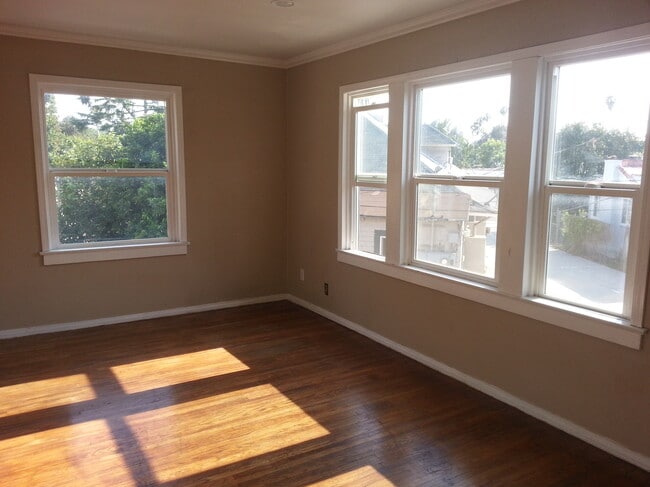 Living room - 775 Elmira St Unit 775