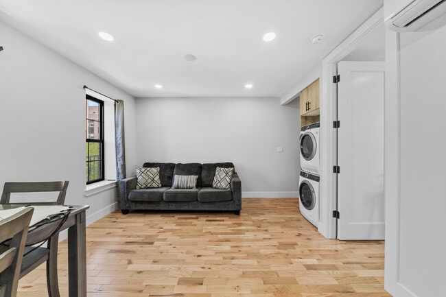 Photo - 2505 Hoffman St