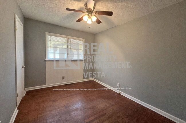 Photo - 1843 Canterbury Rd