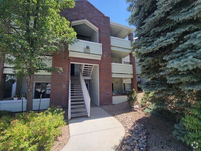 Building Photo - Immaculate 2 Bedroom, 2 Bath Top Floor Con... Unit 313 Rental