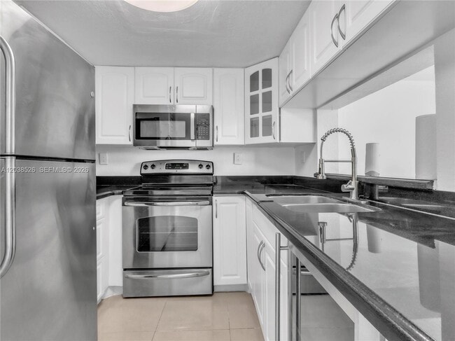 Building Photo - 2075 SW 122nd Ave Unit 304