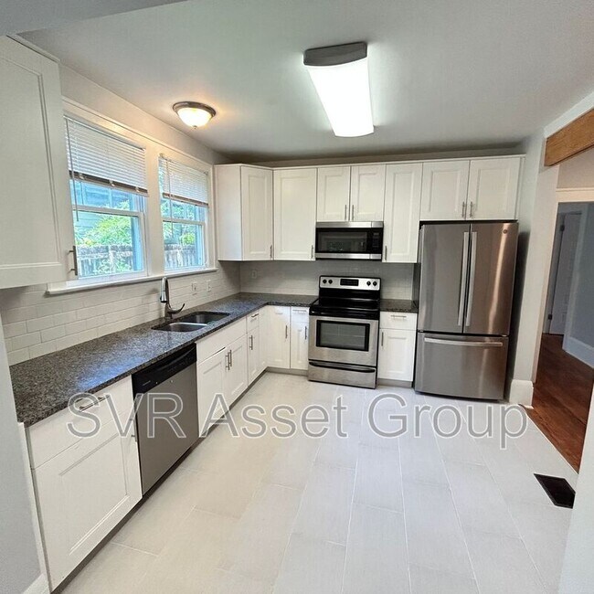 1758 Greenwood Ave