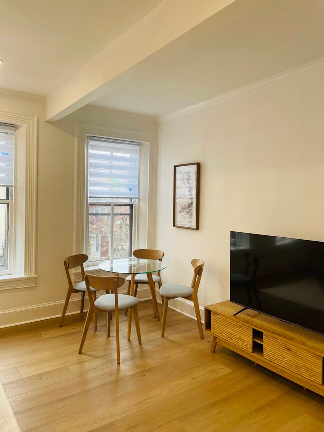 Photo - 313 C St SE Unit #2