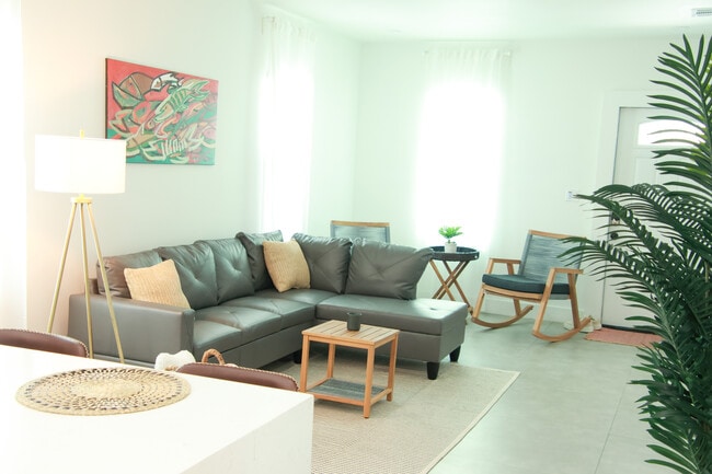 Photo - 920 SW 4th Ave