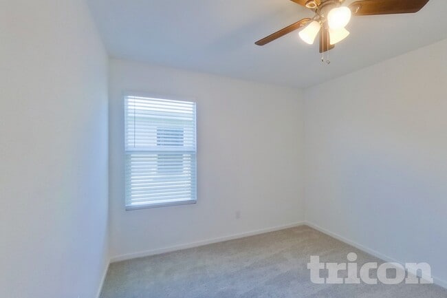 Photo - 807 Ginkgo Wy