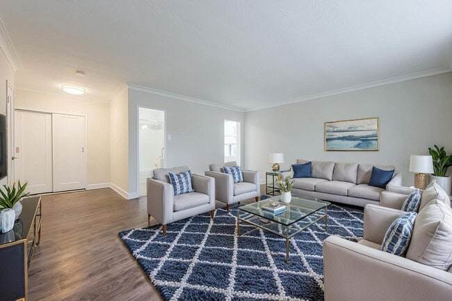 Photo - Upper Canada Apartments 165