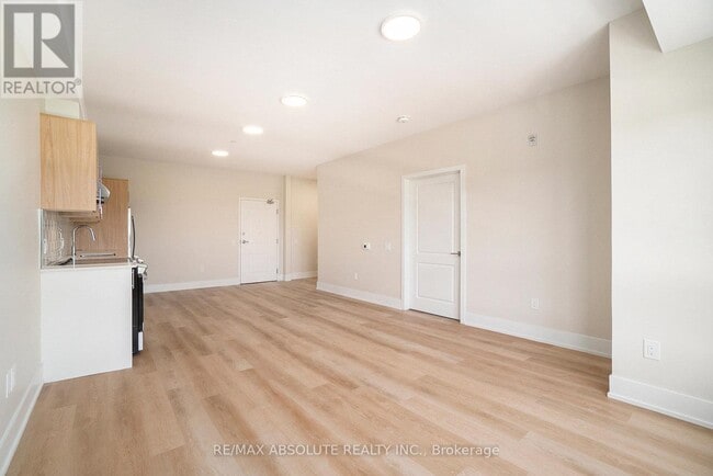 Photo - 12 Thomas St S