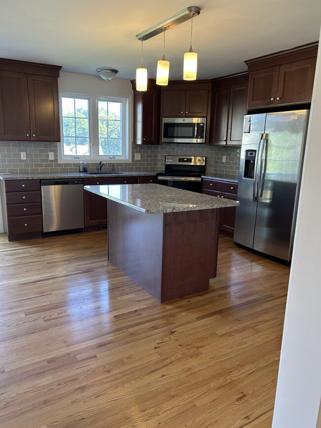 121A Robin HIll Kitchen 1 - 121A Robin Hill Dr Apartments