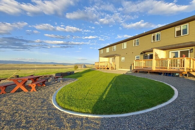 Backyard - lawn and firepit picnic area - 3282 Cabernet Dr