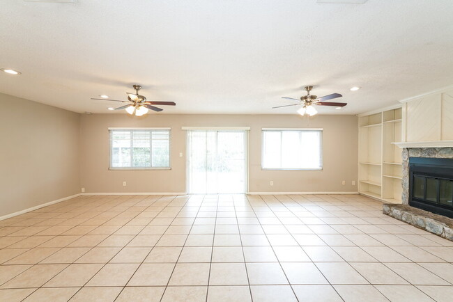 Photo - 15709 Squirrel Tree Pl