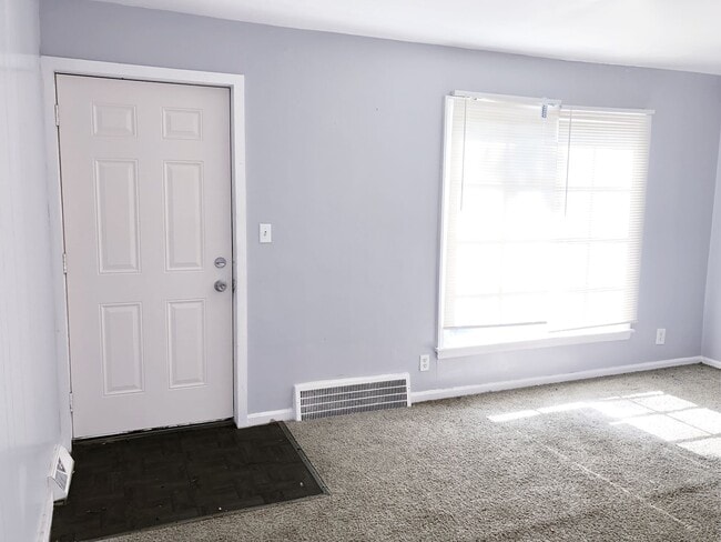 Photo - 3-BED, 1 BATH BEAUTIFUL SINGLE- FAMILY HOME IN MAPLE HEIGHTS!