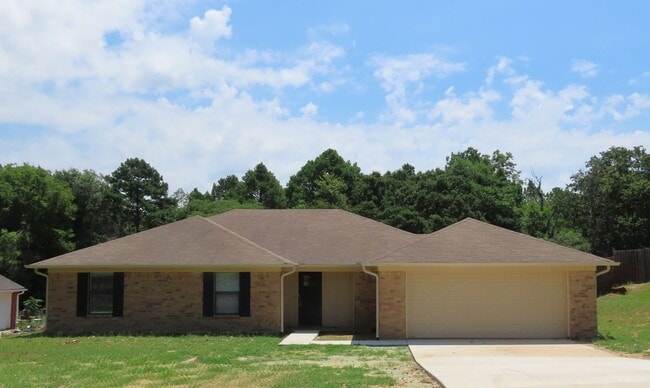 Building Photo - Updated in 2024! Gorgeous 3 Bedroom, 2 Bat... Rental